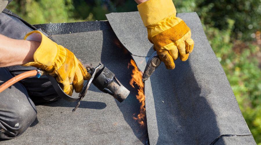 Professional gutter cleaning in Santa Fe Springs, CA